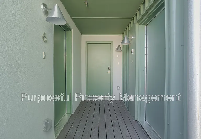 934 Hangar Dr #6 — Photo 1