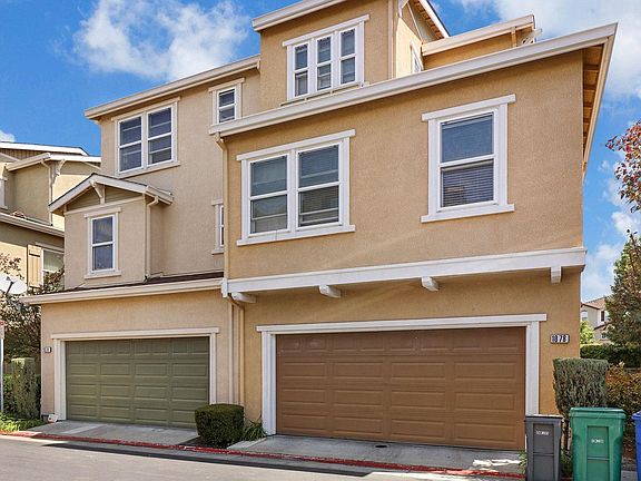2nd image of 1074 Old Oak Ln