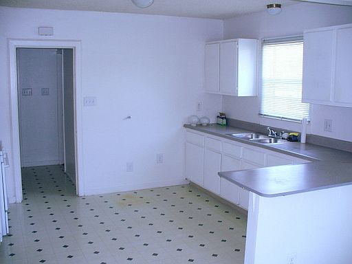 3rd image of 2432 51st Ave