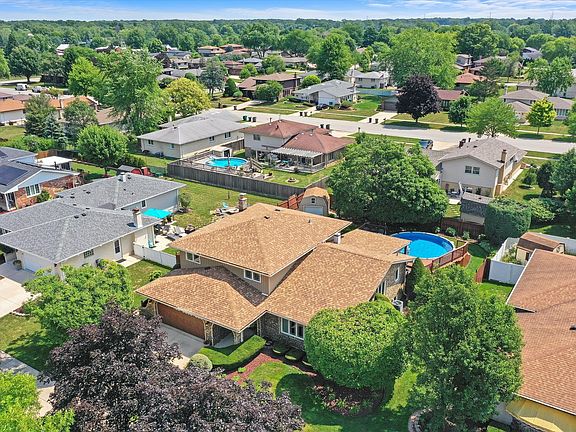 5th image of 15251 Saint Andrews Dr