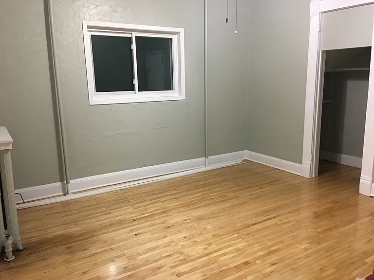 209 E 4th St #2 — Photo 12