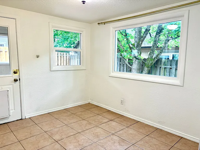 12638 SE Foster Rd — Photo 8