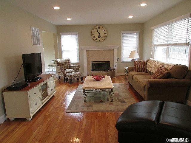 1st image of 3B Bay Avenue