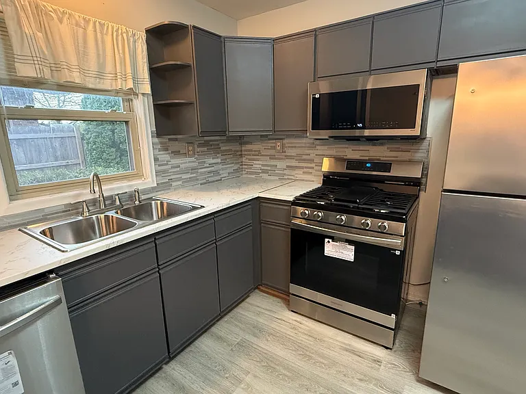 835 E Long Lake Rd — Photo 14