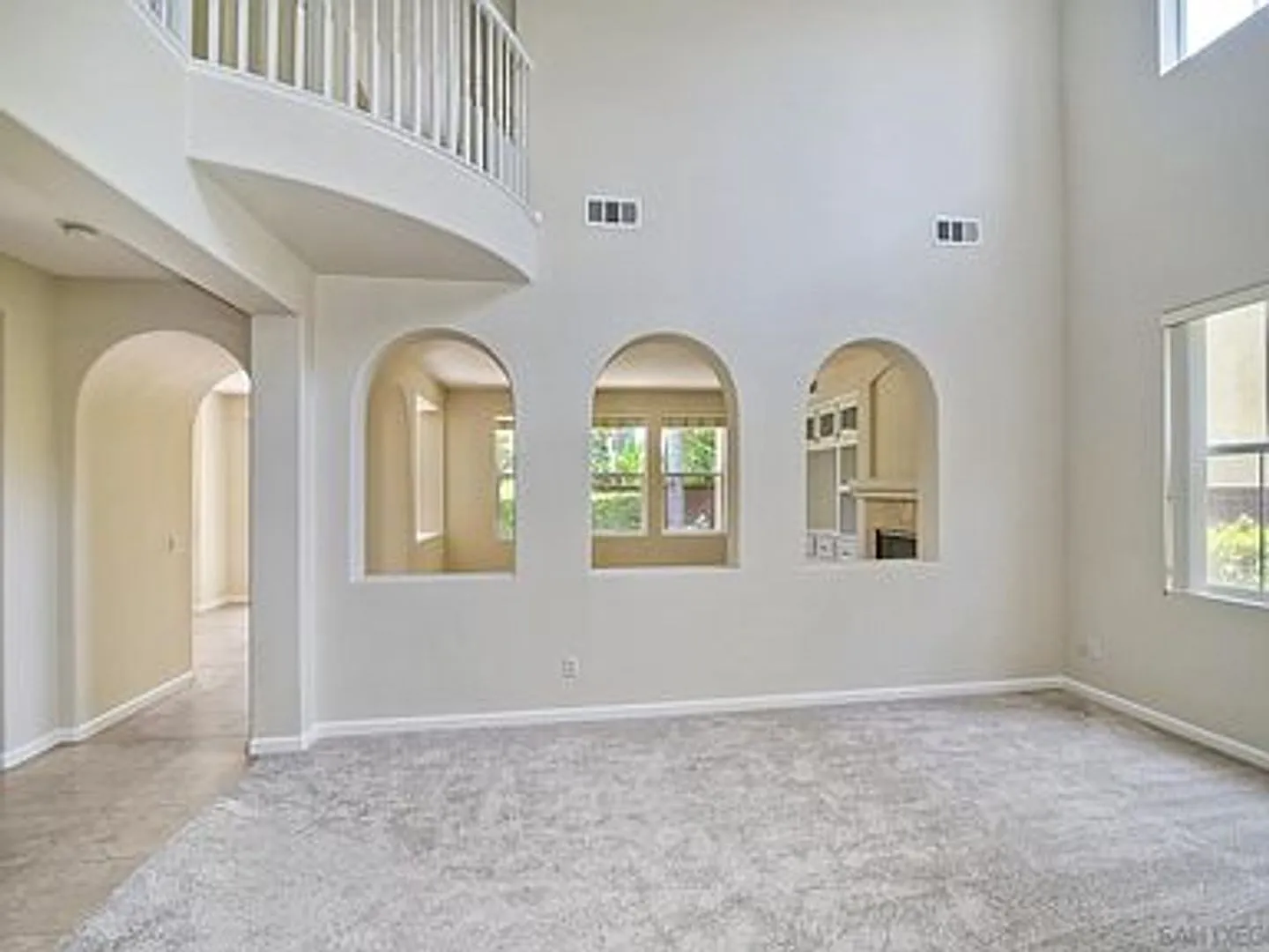 Stylish Torrey Santa Fe Living 4 Bed, 2.5 Bath Gem — Photo 2