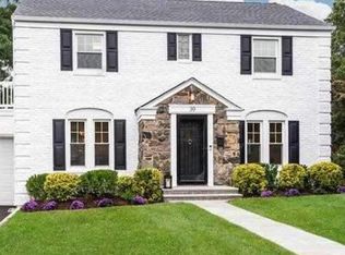 99 Huntington Rd, Garden City, NY 11530