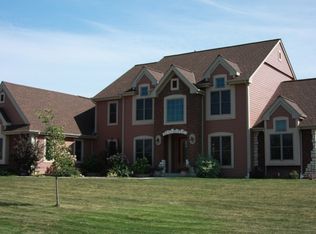 S71W16575 Glen Cove Ct, Muskego, WI 53150