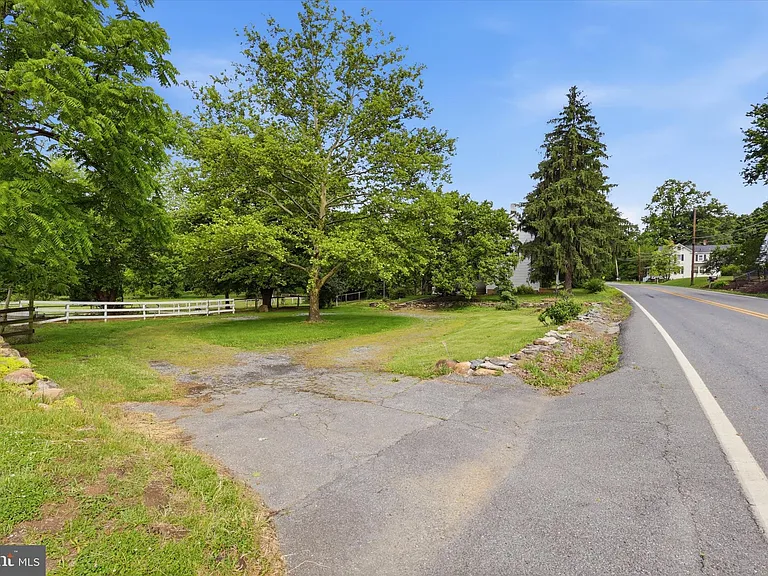 8606 Yellow Springs Rd — Photo 42