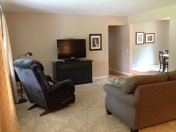 4th image of 3425 Thornhill Ave