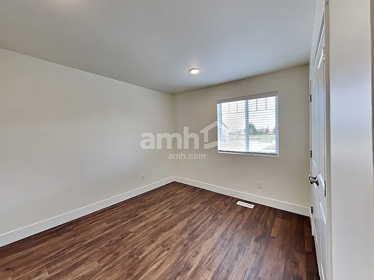 685 Dudley St — Photo 19