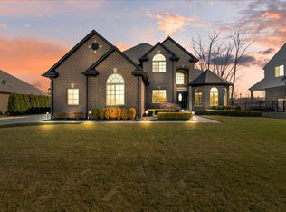 35786 Kilkenny Dr, New Baltimore, MI
