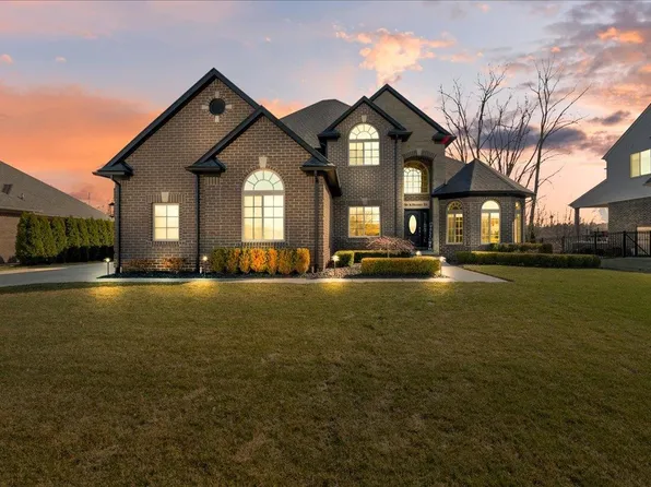 35786 Kilkenny Dr, New Baltimore, MI 48047