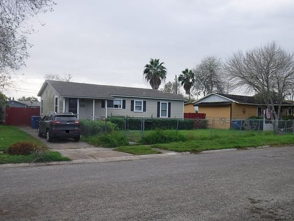 3rd image of 1122 Hazel Dr