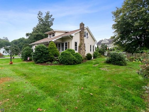 3rd image of 6 Stonewald Ct Dr