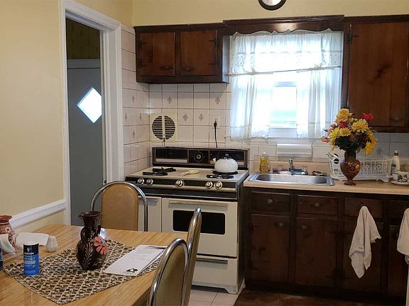 3rd image of 8115 229th St