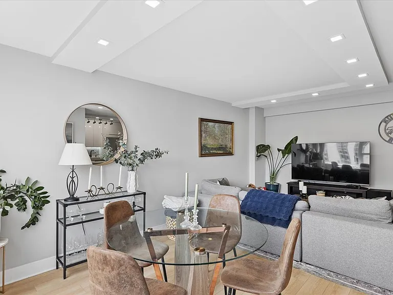 1355 N Sandburg Ter #706D — Photo 4