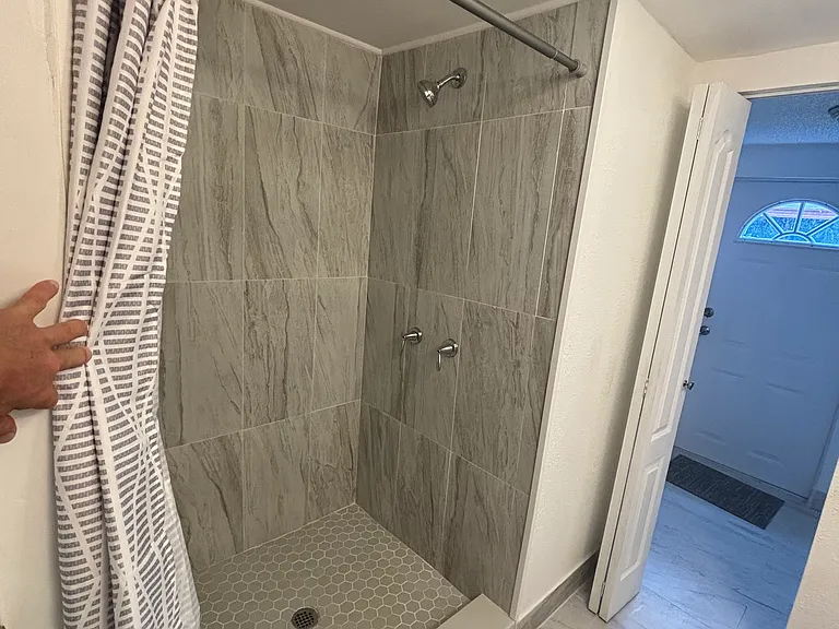 415 Leslie Dr — Photo 12
