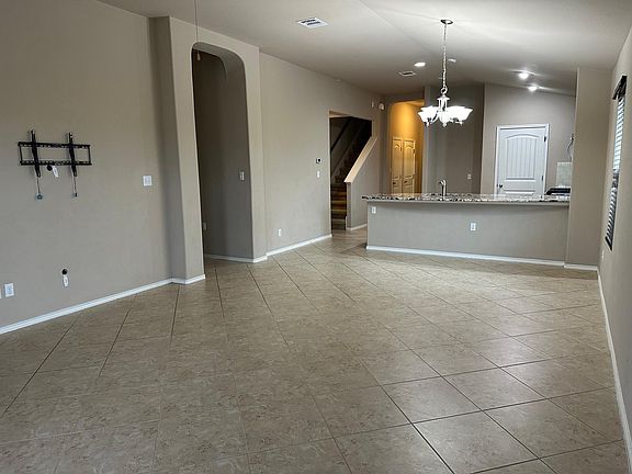 5th image of 300 Wincliff Dr