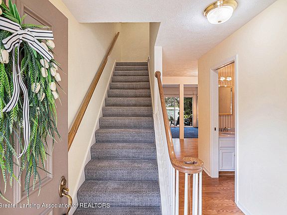 3rd image of 1372 Chartwell Carriage Way N