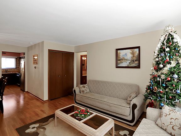 3rd image of 7218 W Wrightwood Ave APT 210