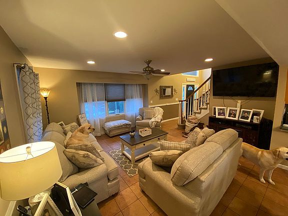 3rd image of 8 Carlton Ave