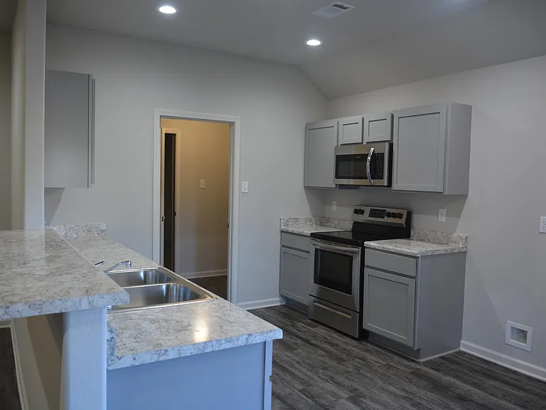 5004 Prospect Rd — Photo 2