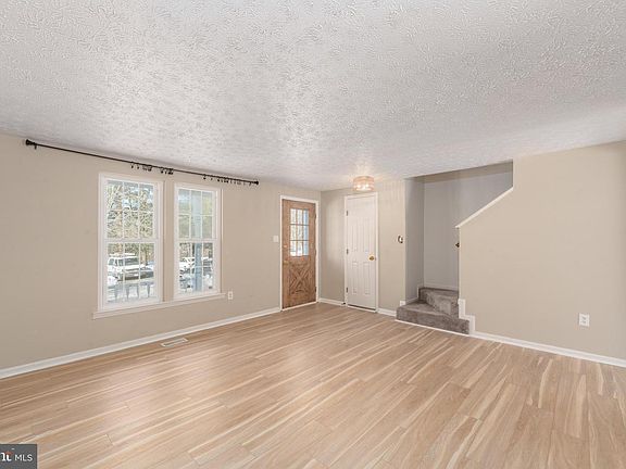3rd image of 1715 Chesterfield Sq