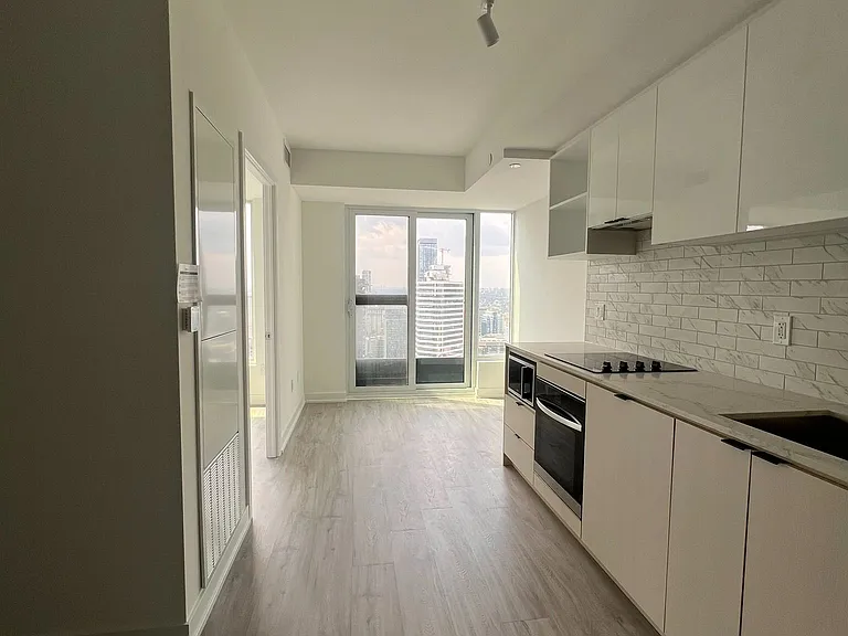 252 Church St #4201 — Photo 3