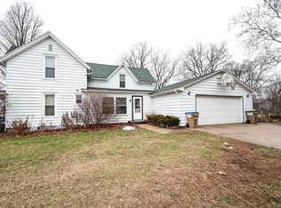 416 E Prospect St, Manchester, IA 52057