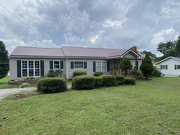 3rd image of 553 Summit Dr
