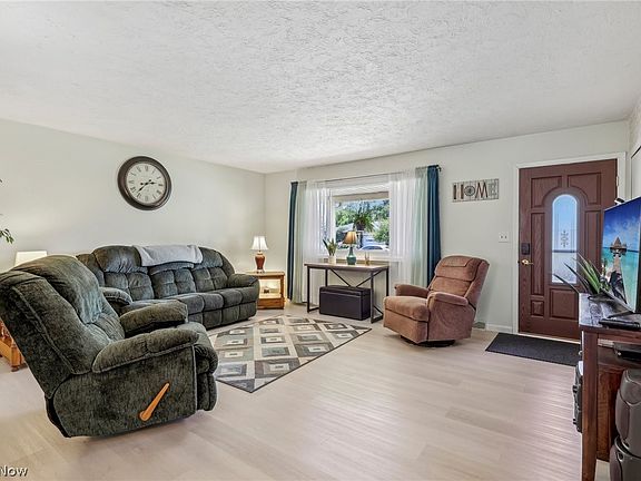 5th image of 403 Saint Lawrence Blvd