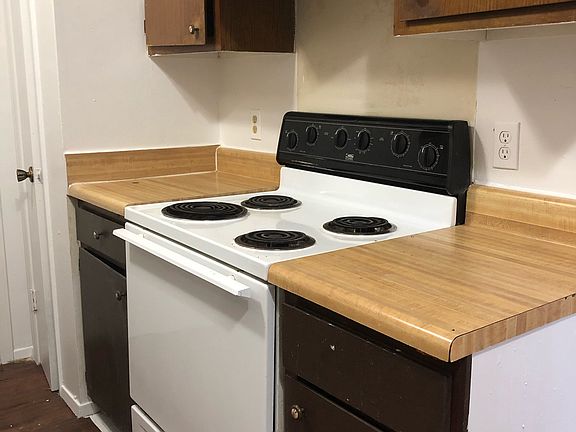 5th image of 414 S Marigny Cir APT D