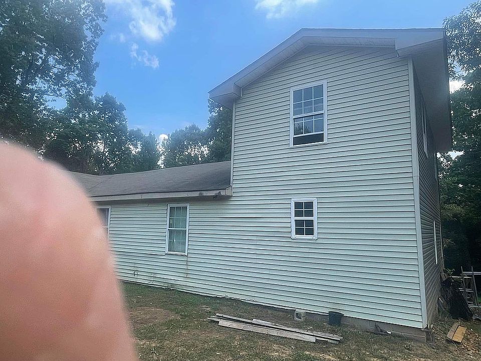 2nd image of 180 Skylark Rd