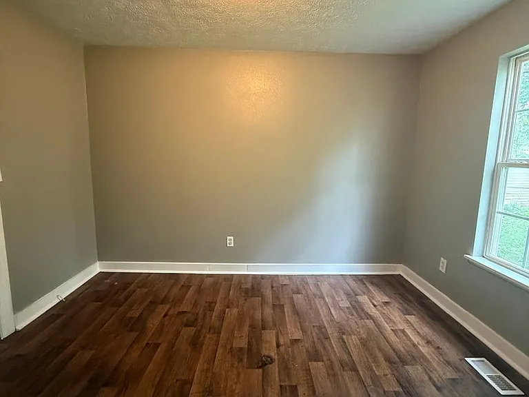 1134 N Brown Ave — Photo 7