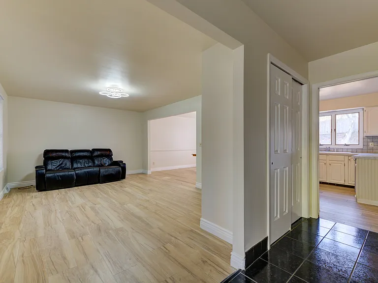13 Cloverfield Dr — Photo 7