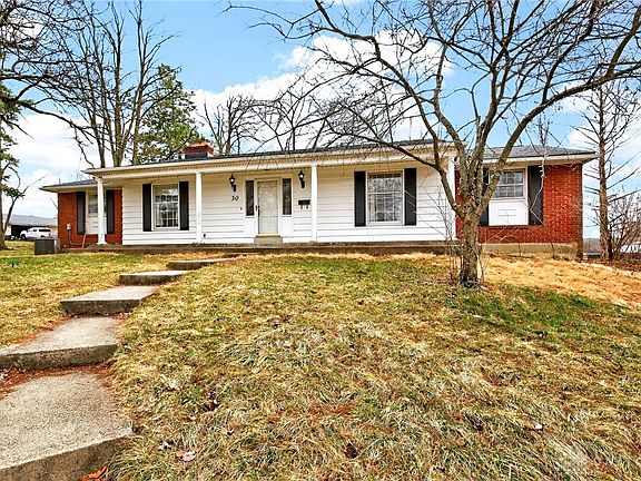 3rd image of 30 Lynn Rae Cir