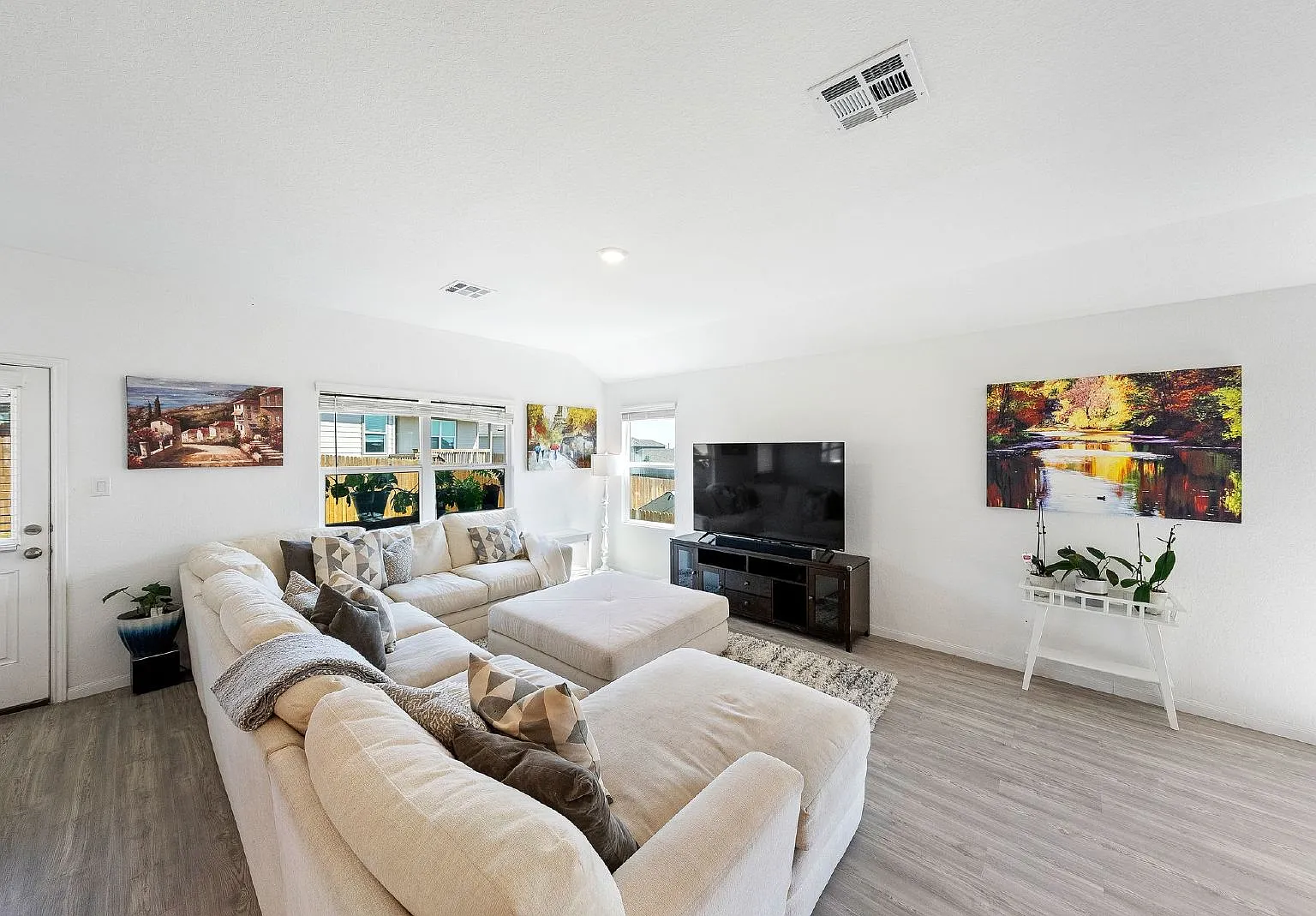 3 bed, 2.0 bath, 1929 sqft, $1,995 — Photo 4