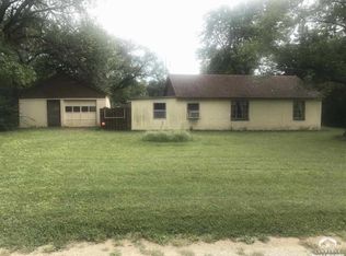 607 N 1180th Rd, Lawrence, KS 66047