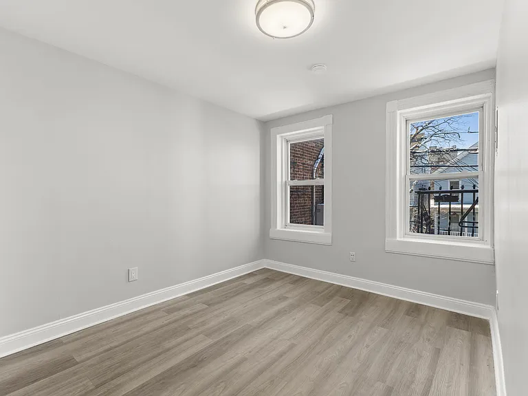 100 3rd St #3 — Photo 4