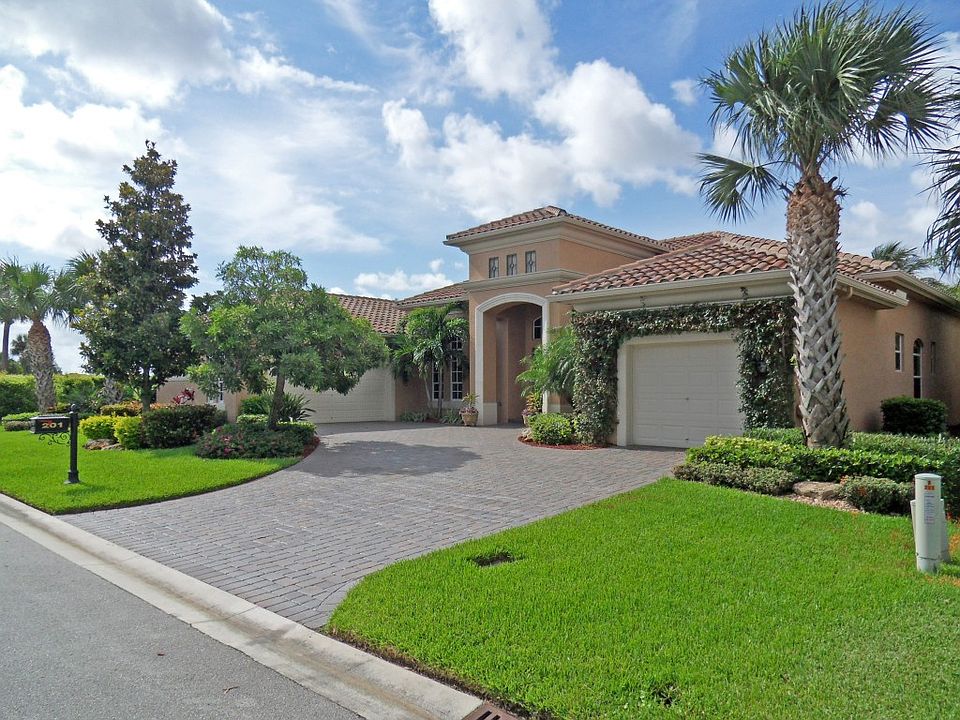 1st image of 201 SW Palm Cove Dr