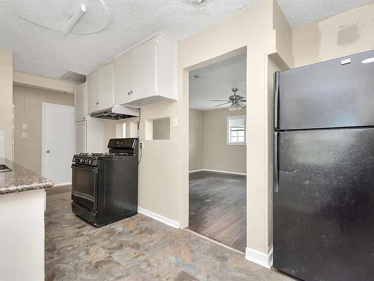 6610 Granite St — Photo 2
