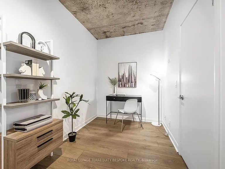 478 King St W #202 — Photo 5