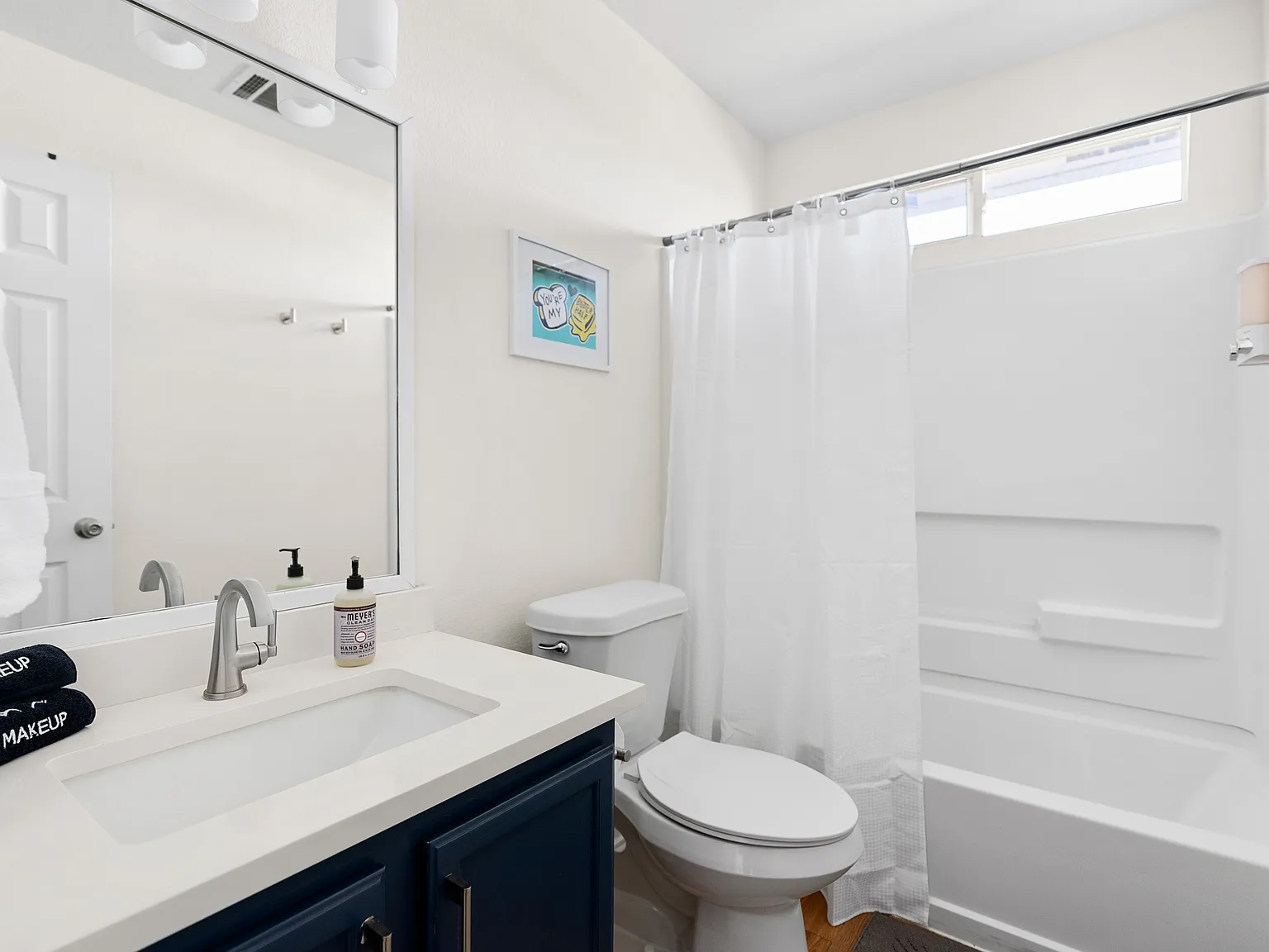3 bed, 2.5 bath, 2600 sqft, $4,500 — Photo 3