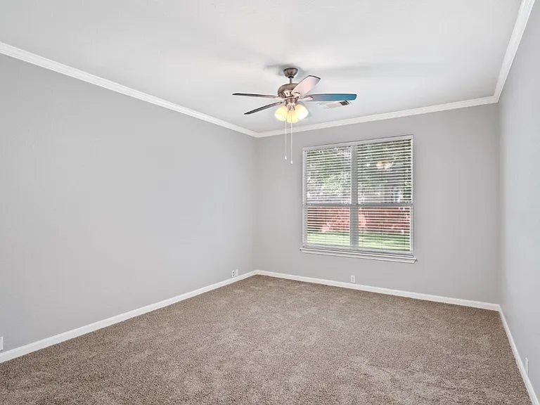 10724 Thoroughbred Dr — Photo 15