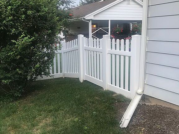 4th image of 1422 Linn St