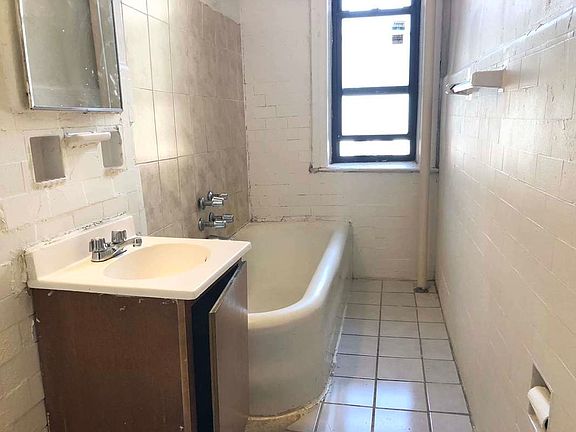 4th image of 31 E 21st St #D10