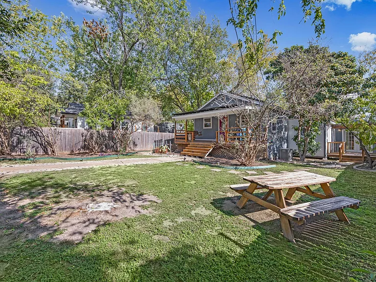 1137 Richardine Ave — Photo 8