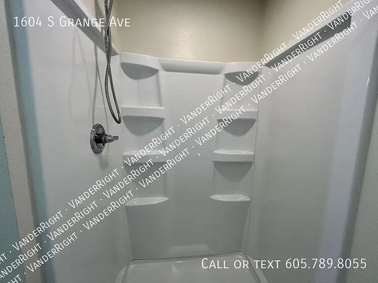 1604 S Grange Ave — Photo 5