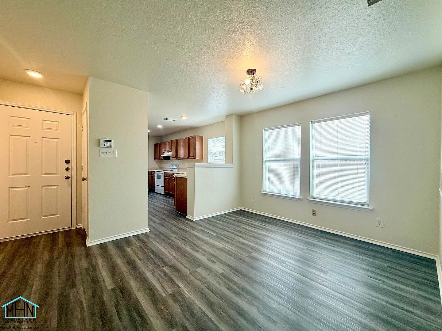 Beautifully Updated 2-Story 3-Bedroom, 2.5-Bathroom Gem Nestled in the Heart of San Antonio! — Photo 3