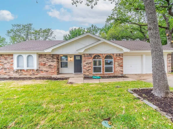 2229 Cambridge Dr, Hurst, TX 76054